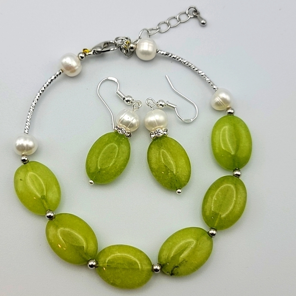13x18mm Oval Peridot Gemstone  7-8mm Silver Pearl Beaded Bracelet + Earrings Set
